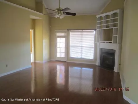 1239 E Cross Creek Dr, Hernando, MS 38632 photo 2