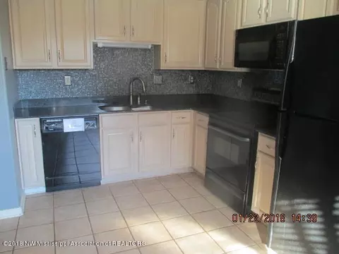 1239 E Cross Creek Dr, Hernando, MS 38632 photo 3