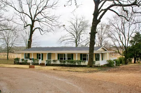 110 Pine Tree, Senatobia, MS 38668 photo 2