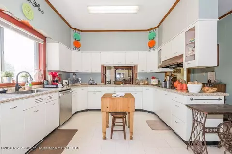 404 Sycamore St, Como, MS 38619 photo 10