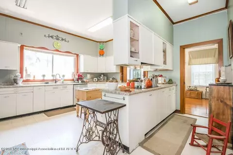 404 Sycamore St, Como, MS 38619 photo 9