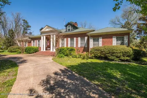 404 Sycamore St, Como, MS 38619 photo 3
