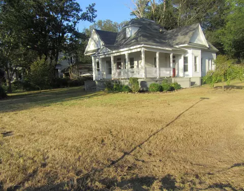 302 Sycamore St, Como, MS 38619 photo 1