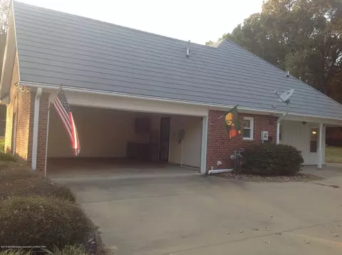 3760 Plum Point Dr E, Olive Branch, MS 38654 photo 2