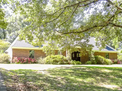 1325 Thousand Oaks Dr, Hernando, MS 38632 photo 1
