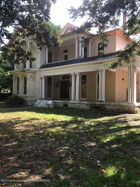 304 N Sycamore St, Como, MS 38619 photo 3