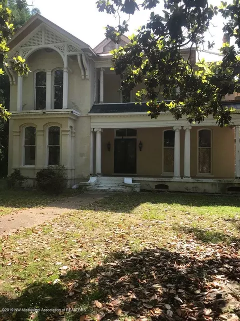 304 N Sycamore St, Como, MS 38619 photo 2
