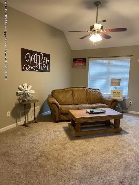 9897 Riggan Dr, Olive Branch, MS 38654 photo 2