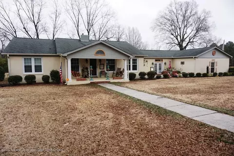 302 Wesson St, Como, MS 38619 photo 1