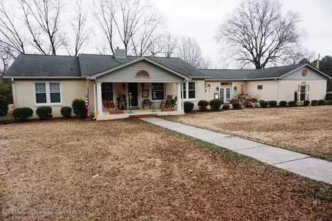 302 Wesson St, Como, MS 38619 photo 2