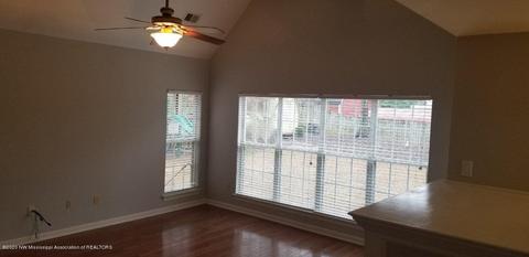 1324 Cross Creek Cv, Hernando, MS 38632 photo 2
