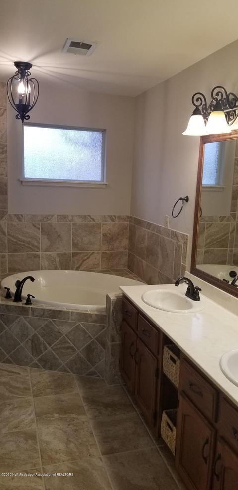 1324 Cross Creek Cv, Hernando, MS 38632 photo 12