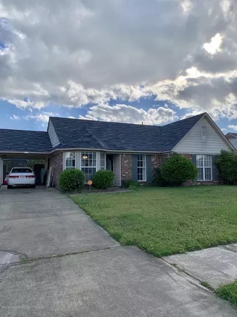 6299 E Oak Run Dr, Olive Branch, MS 38654 photo 1