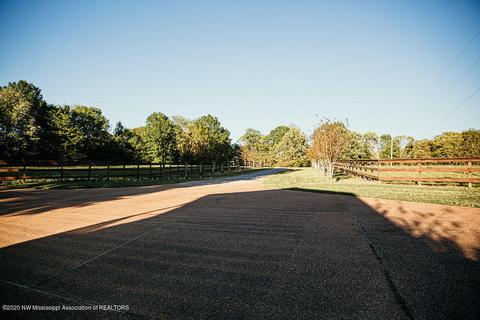 305 Jayme Lynn Dr, Como, MS 38619 photo 2