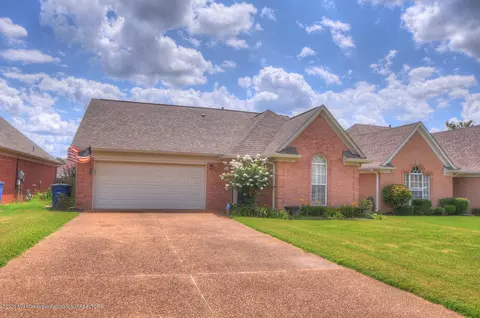 9367 Huron Dr, Olive Branch, MS 38654 photo 1