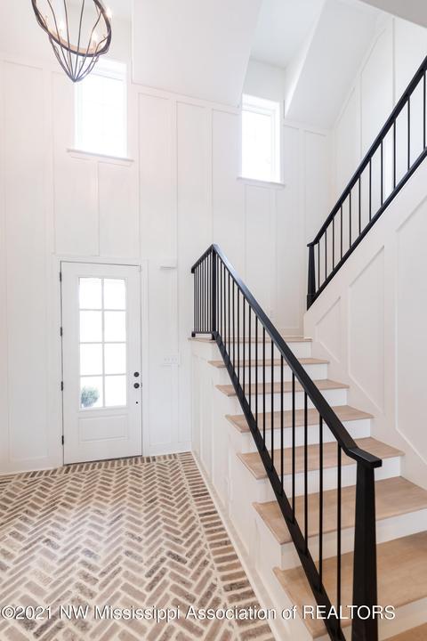 Entry Way - 3075 Tina Renee Ln, Nesbit, MS 38651 photo 2 of 4