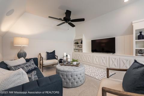 Living - 3075 Tina Renee Ln, Nesbit, MS 38651 photo 6 of 6