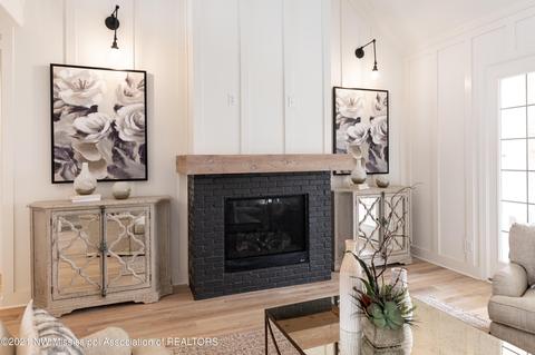 Living - 3075 Tina Renee Ln, Nesbit, MS 38651 photo 2 of 6