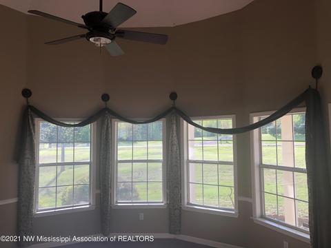 358 E Crockett Loop, Hernando, MS 38632 photo 5