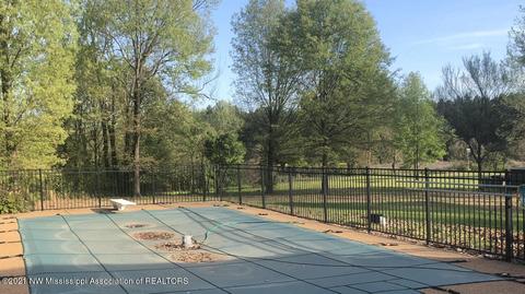 358 E Crockett Loop, Hernando, MS 38632 photo 2