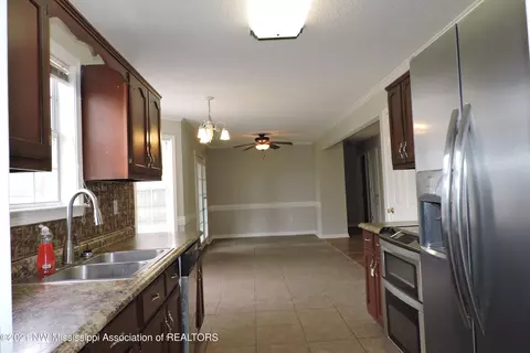 9416 E Geneva Loop, Olive Branch, MS 38654 photo 5