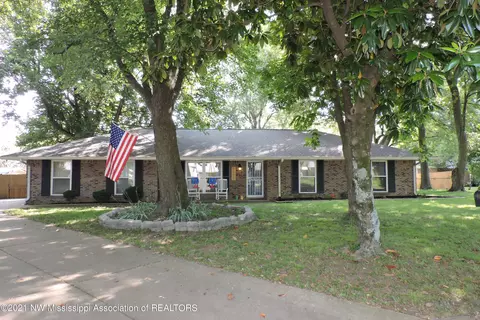 9655 Stuart Cv, Olive Branch, MS 38654 photo 1