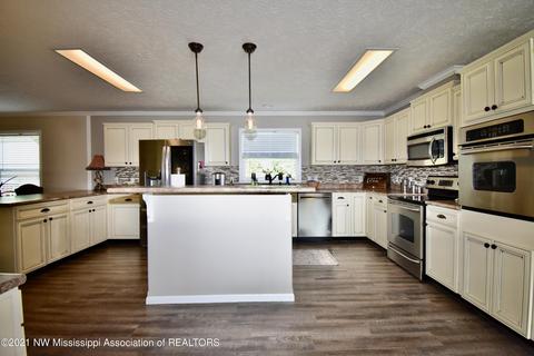 5607 Emily Lynne Ln, Hernando, MS 38632 photo 1