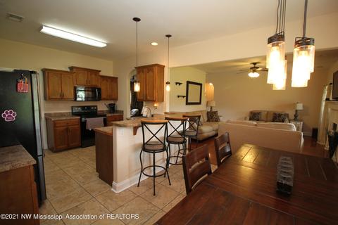 2758 Flora Lee Dr, Nesbit, MS 38651 photo 4
