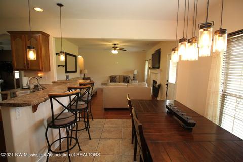2758 Flora Lee Dr, Nesbit, MS 38651 photo 2