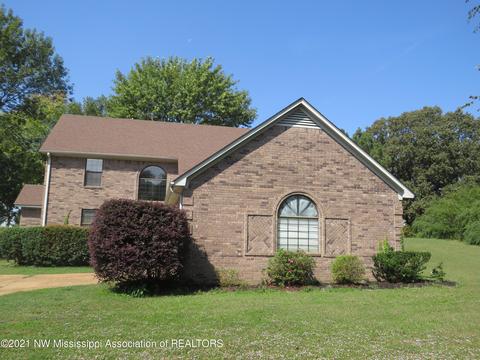 335 E Foxwood Cir, Hernando, MS 38632 photo 1