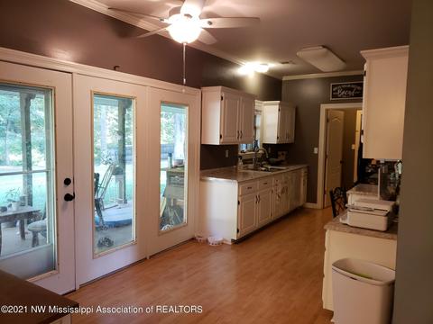 8520 E Cedar Lake Dr, Walls, MS 38680 photo 8