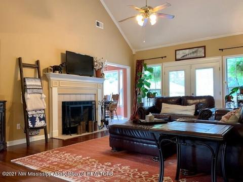 1260 Thousand Oaks Dr, Hernando, MS 38632 photo 8