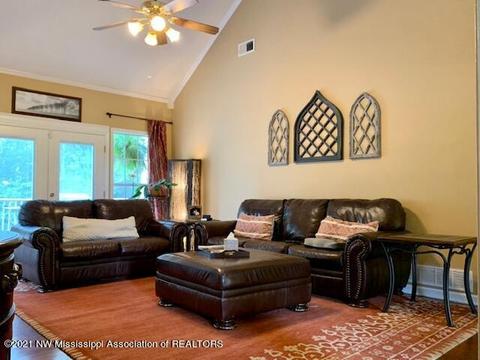1260 Thousand Oaks Dr, Hernando, MS 38632 photo 9