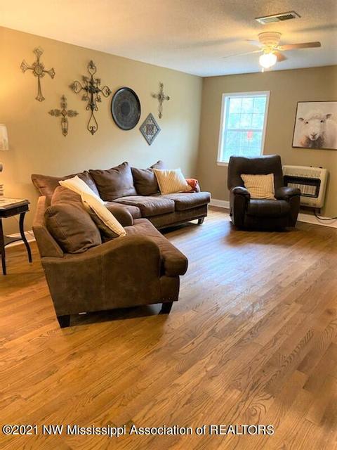 6588 Wyatte-tyro Rd, Como, MS 38619 photo 2