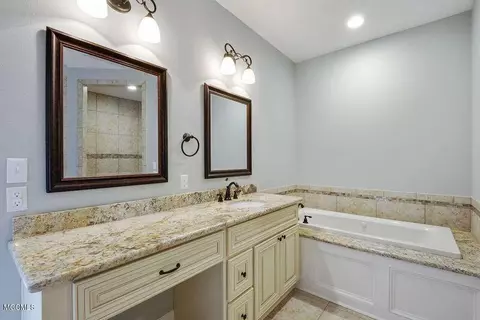 720 Champagne Dr, Biloxi, MS 39532 photo 17