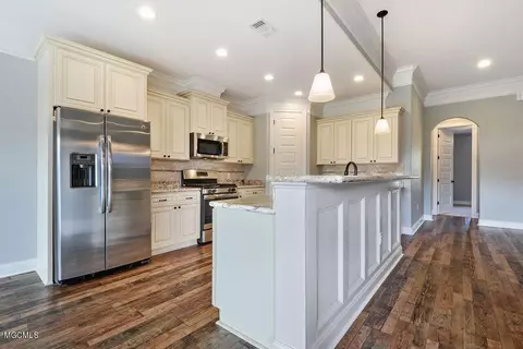 720 Champagne Dr, Biloxi, MS 39532 photo 10