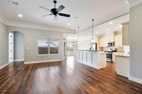 720 Champagne Dr, Biloxi, MS 39532 photo 5