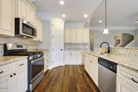 720 Champagne Dr, Biloxi, MS 39532 photo 11