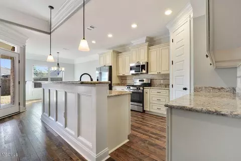 720 Champagne Dr, Biloxi, MS 39532 photo 9
