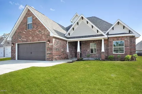 720 Champagne Dr, Biloxi, MS 39532 photo 2