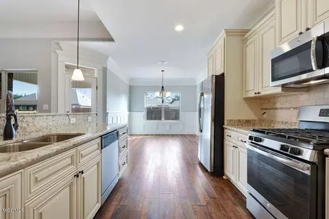 720 Champagne Dr, Biloxi, MS 39532 photo 13