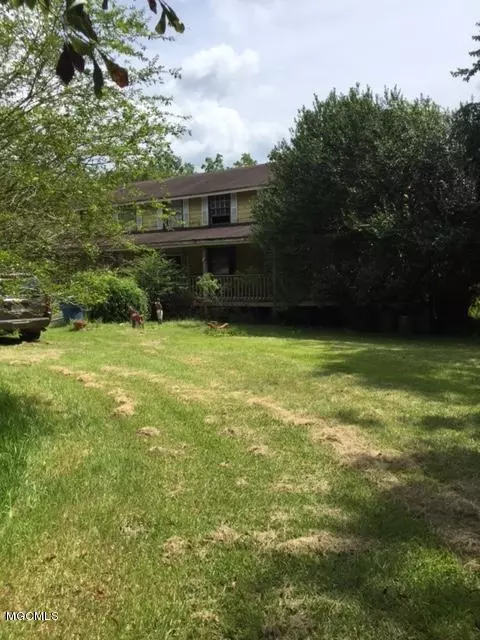 13729 Pine Ave, Ocean Springs, MS 39565 photo 1