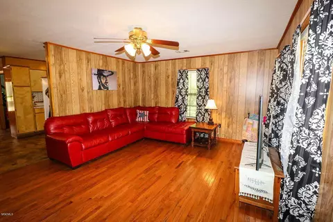 1 Magnolia St E, Lucedale, MS 39452 photo 3