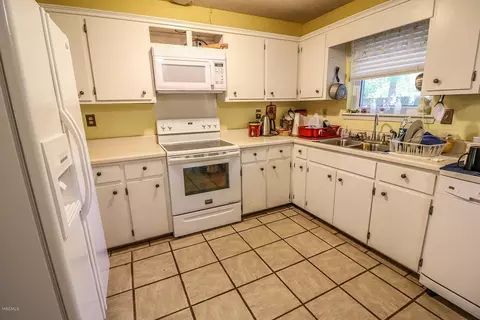 53 Cedar St, Lucedale, MS 39452 photo 4