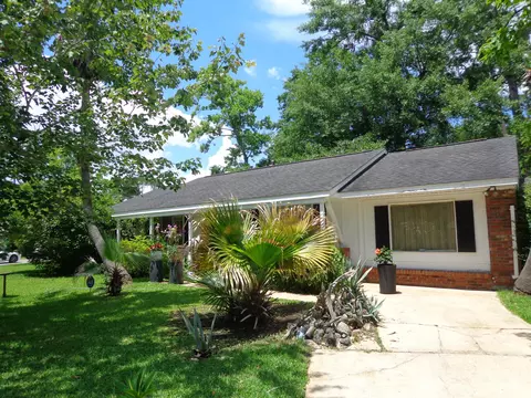 7100 Hampton Dr, Biloxi, MS 39532 photo 1
