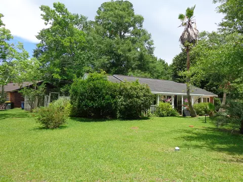 7100 Hampton Dr, Biloxi, MS 39532 photo 2