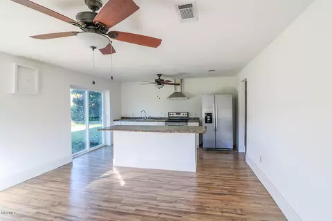 527 N First St, Wiggins, MS 39577 photo 5