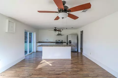 527 N First St, Wiggins, MS 39577 photo 4