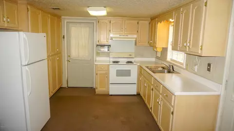 130 Manila St, Lucedale, MS 39452 photo 2