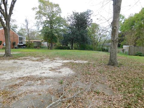 3900 Riverwood Dr, Moss Point, MS 39563 photo 1